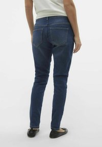 Vero Moda Maternity UMSTANDS - Uske traperice - medium blue denim