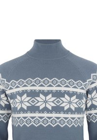 Pull à col roulé bleu avec flocon de neige nordique blanc et motifs géométriques sur la poitrine et les manches.