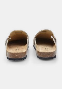 Bata Natikače - beige