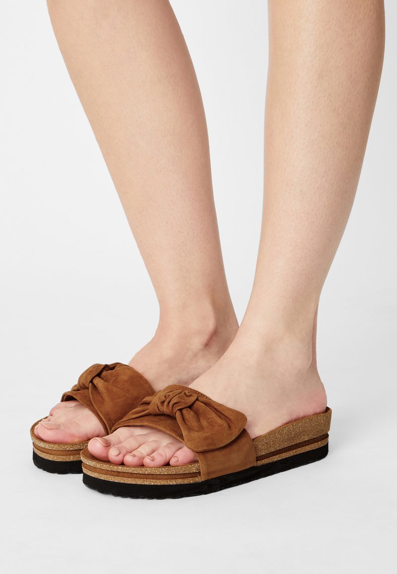 Tamaris Mules - cognac