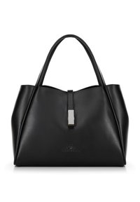 Bolso de mano de cuero negro con una textura suave, forma estructurada, asas dobles y un detalle de cierre metálico en el centro. Logotipo en la parte inferior.