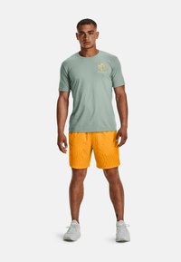 Under Armour - SHORT-SLEEVE GRAPH UA RUN GRADIENT  - Print T-shirt - opal green - 1