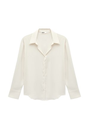 Camicia bianca a maniche lunghe con bottoni, colletto ampio e polsini, mostrata distesa su uno sfondo bianco.