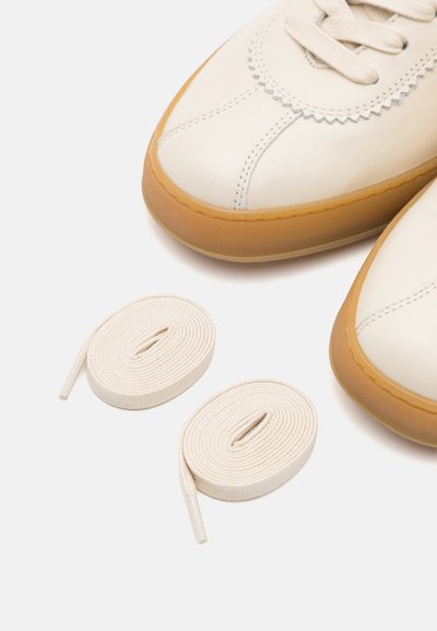 Paul Smith Baskets basses - whites