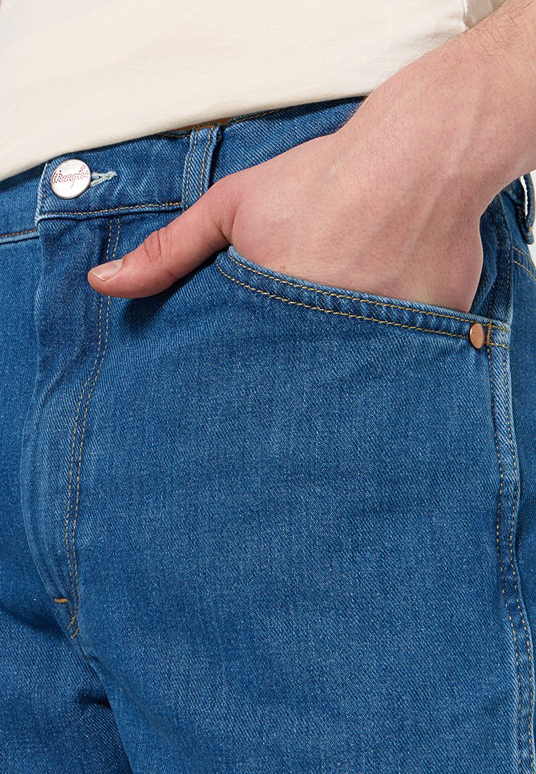 SLIM FIT