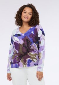 Maglione con motivo floreale caratterizzato da scollo a V, maniche lunghe e una combinazione di colori viola, blu e verde su un tessuto morbido.