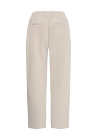 Pantalon beige à jambe droite avec ceinture élastique et deux poches passepoilées à l'arrière, en tissu texturé.