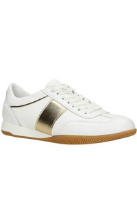 Weiße Ledersneaker mit einem goldenen Metallicstreifen, strukturiertem Gummisohle, runder Zehenpartie und klassischem Schnürdesign.