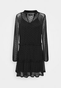 Schwarzes Kleid mit langen, durchsichtigen Ärmeln, gepunktetem Muster, mehrlagigem Rüschensaum, V-Ausschnitt und weicher Textur.