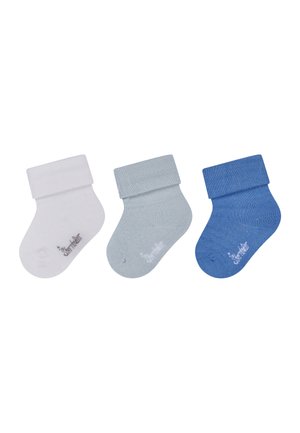 Drei Paar gerippte Socken in Weiß, Hellblau und Dunkelblau. Jedes Paar hat einen umgeschlagenen Bund oben und ein kleines Logo in der Nähe des Knöchels.