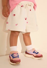 Next Treniņtērpa apakšdaļas - cream cherry hearts