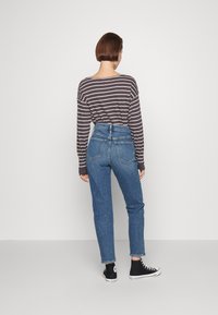 Madewell ROADTRIPPER BOY - Calças de ganga de perna direita - kinzie wash