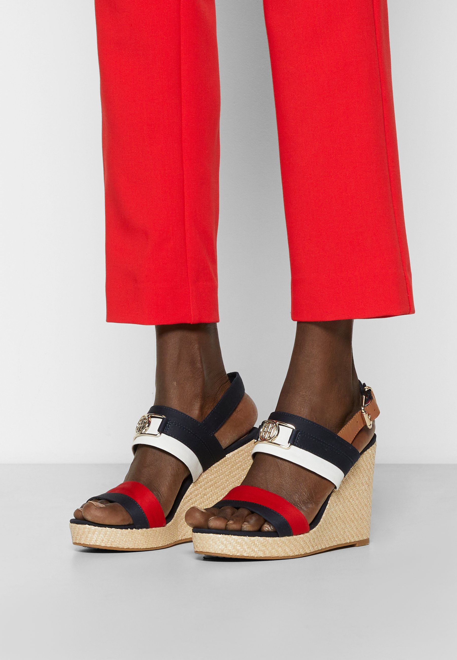 tommy hilfiger essential sandals