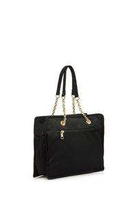 Borsa tote in nylon nero con superficie liscia, manici a catena in tonalità oro e tasca con zip sul davanti. Forma rettangolare, lati morbidi.