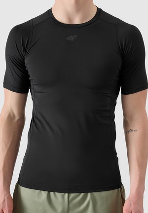 - T-shirt basic