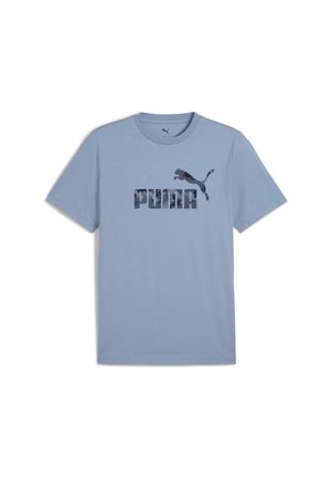 Lyseblå kortærmet T-shirt med mørkeblåt Puma-logo og jump cat grafik centreret på brystet.