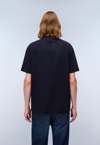 Napapijri NEDLES - Basic póló - blu marine