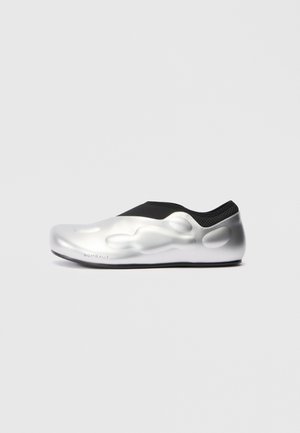 GROUND I UNISEX - Trainers - silver-coloured