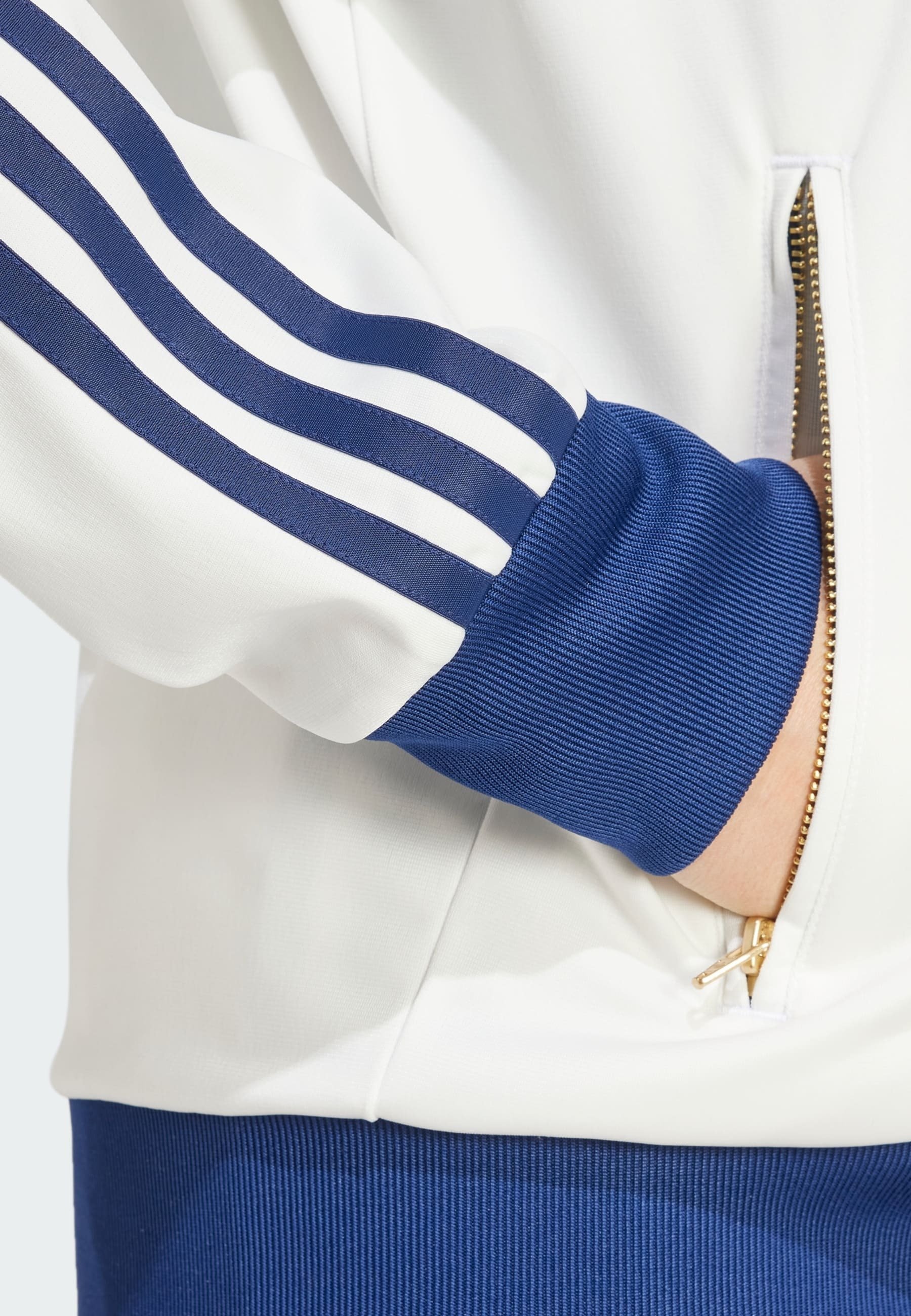 ジャケット (W) Adidas Firebird Badge Track Top Cloud White - KR Sizing adidas Originals Firebird track top in white with badge | ASOS