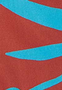 Tessuto con uno sfondo rosso-bruno che presenta strisce turchesi fluttuanti. La superficie appare liscia con una sottile texture.