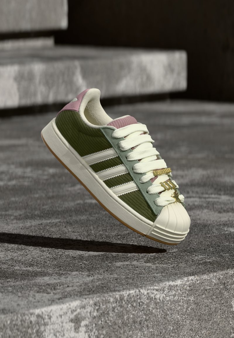adidas Originals SUPERSTAR ST - Sneakers - silver-coloured green/olive ...