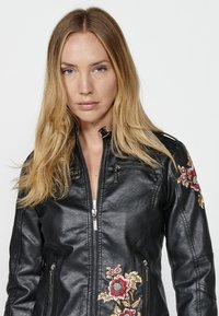 Koroshi Giacca in similpelle - black