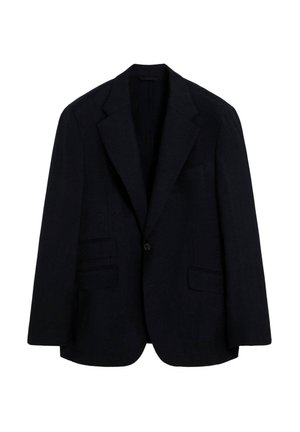 Blazer navy de tejido texturizado, con solapas de muesca, cierre de un solo botón, dos bolsillos frontales y un corte ajustado.
