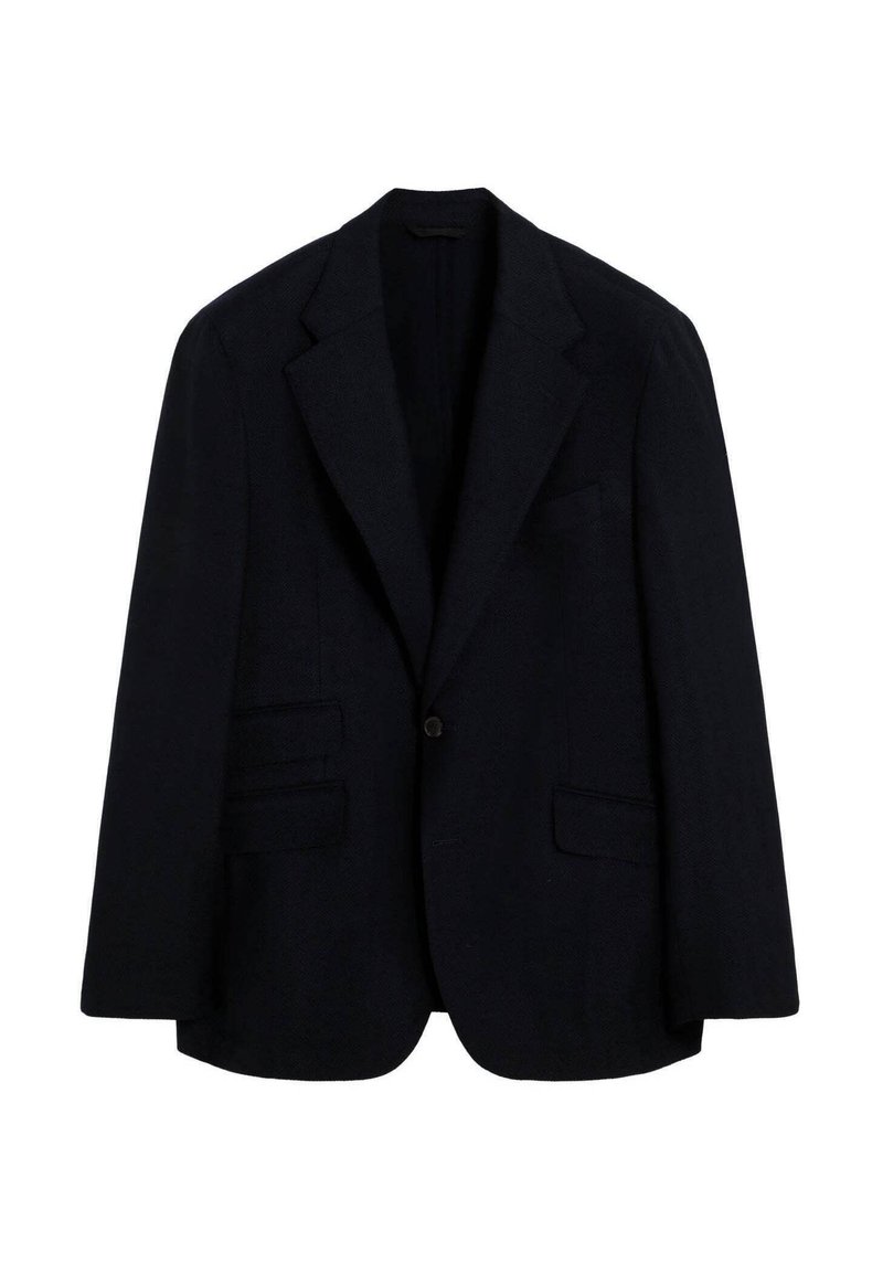 Blazer navy de tejido texturizado, con solapas de muesca, cierre de un solo botón, dos bolsillos frontales y un corte ajustado.