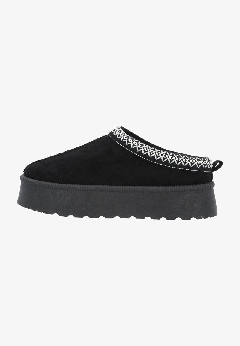 Svart mocka slip-on sko med en tjock gummisula, med vit dekorativ söm runt kragen och en dragflik bak.