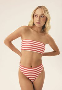 ESOTIQ BLOOVII MALIBU czerwony