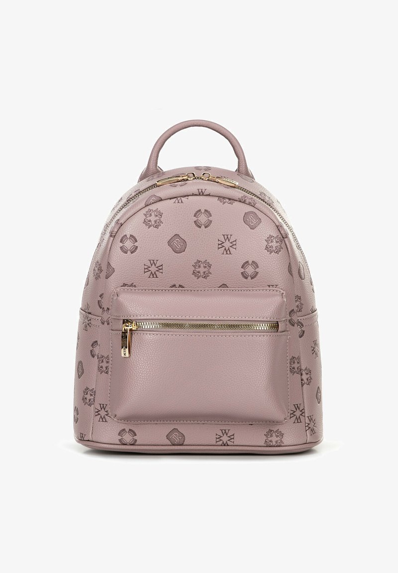 Jasnoróżowy skórzany plecak z wytłaczanymi wzorami, okrągły kształt, uchwyt u góry oraz przednia kieszeń na zamek z złotymi elementami.