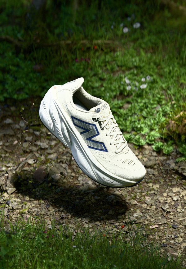 FRESH FOAM X MORE V4 - Road running shoes - angora