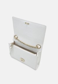 Steve Madden BRAYE - Torba čez telo - white