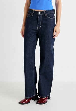 DYNASTY LOW LOOSE JEANS - Wide leg - blue rinse