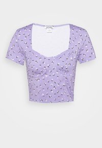 Lila kortärmad crop top med fyrkantig halsringning, som har ett blommönster och en lätt texturerad yta, tillverkad av mjukt, stretchigt tyg.