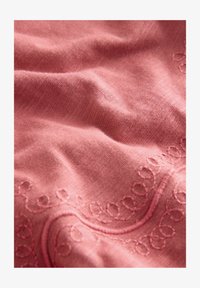 Unselected, rose pink