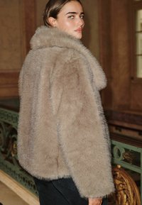 Next REGULAR FIT - Ľahká bunda - neutral