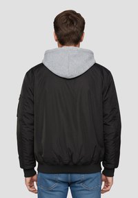 Unausgewählt, black