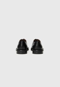 Tommy Hilfiger VOGUE LTH - Zapatos de vestir con cordones - black