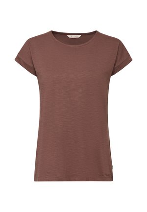 Effen bruin T-shirt met korte mouwen en ronde hals, mouwen met omgeslagen boord, klein logo vlak bij de zoom en label aan de binnenkant van de kraag, op een witte achtergrond.