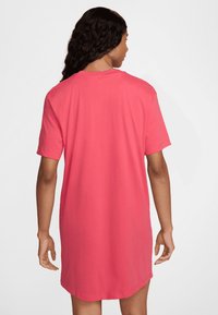 Nike Sportswear ESSNTL - Trikotāžas kleita - aster pink