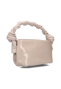 Beige gepatineerde leren handtas met een geknoopte textuur-handgreep, rechthoekige vorm en een gladde oppervlakteafwerking.