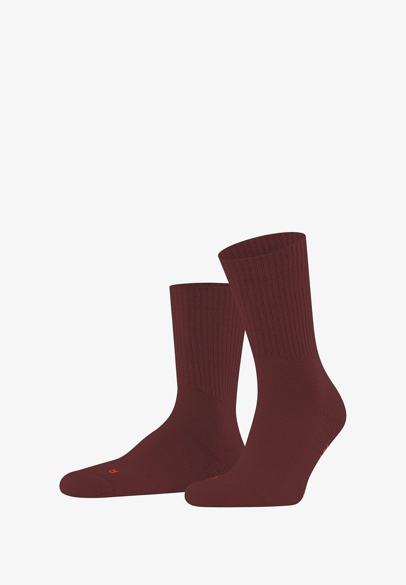 Chaussettes en coton bordeaux avec une texture côtelée, affichées côte à côte sur un fond blanc, avec une marque subtile orange sur la semelle.