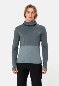 Graues und türkisfarbenes langärmliges Funktionsshirt mit hohem Kragen, das ein strukturiertes Design und Daumenlöcher an den Ärmeln aufweist. VAUDE-Logo sichtbar.