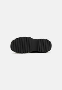 Even&Odd Čižmy na platforme - black
