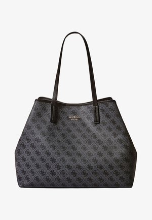 Czarna torba typu tote Guess z ciemnym wzorem monogramu, dwoma długimi uchwytami i złotym logo z przodu.