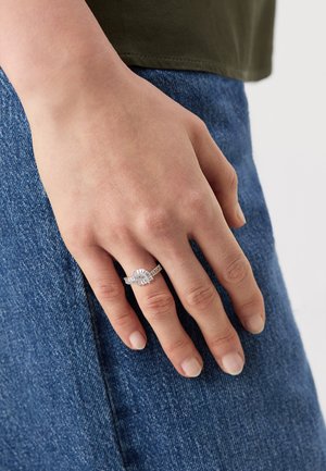 MATRIX - Ring - white