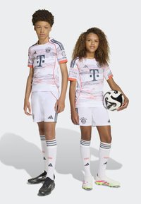 adidas Performance - FC BAYERN 25/26 AWAY SHORTS UNISEX KIDS - Pantaloncini sportivi - white Immagine in miniatura 1
