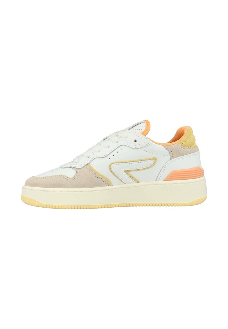 Witte sneaker met lichtbeige en oranje accenten. Beschikt over glad leer en suede materialen, ronde neus en een getextureerde rubberen zool.