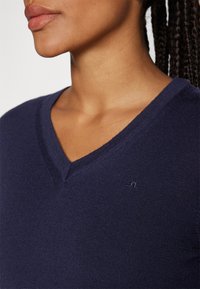 J.LINDEBERG Sports AMAYA SWEATER - Džemperis - navy
